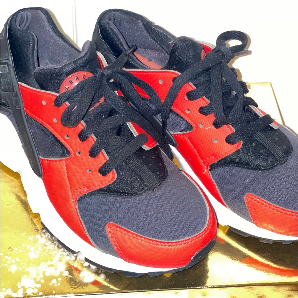 Nike Huarache Women Sneakers. EUC
